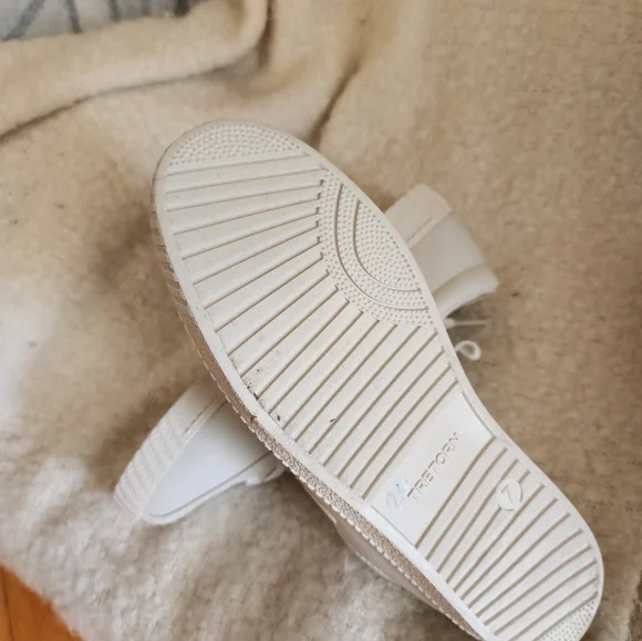 White Casual Sneakers - Picture 4 of 5